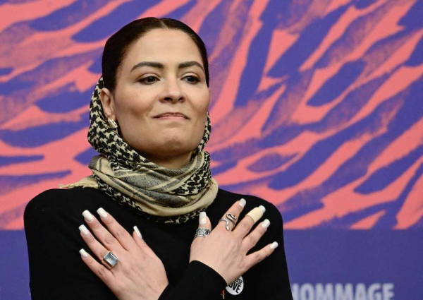  الممثلة ياسمين المصري تتضامن مع فلسطين بمهرجان برلين السينمائي!!